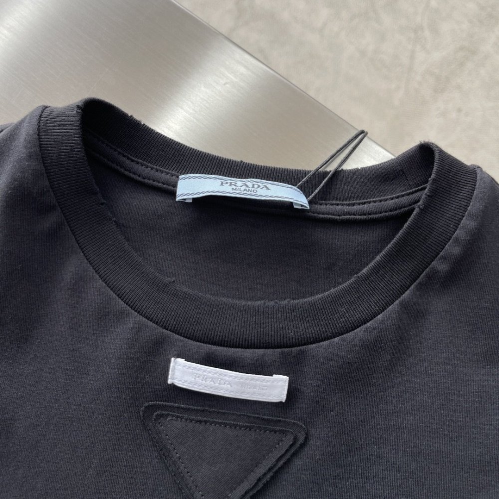 ☆超人気☆  プラダ服コピー 2色  男女兼用  Tシャツ PRADA    プラダ服0117