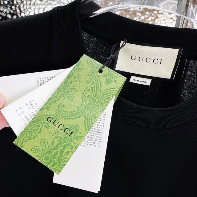 大人気！暖かい★ グッチ服コピー  2色  Tシャツ  GUCCI  グッチ服0066