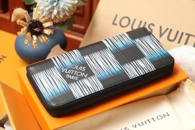 大人気！暖かい★ ルイヴィトン長財布コピー  Louis Vuitton ルイヴィトン財布 M82820