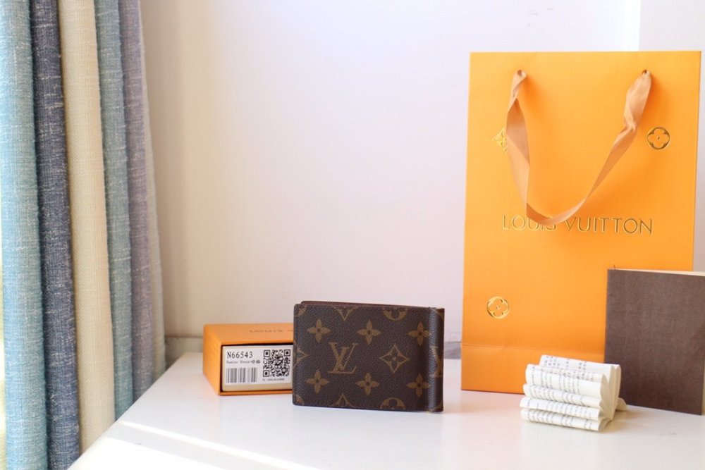 大人気！暖かい★ルイヴィトン折り財布コピー  Louis Vuitton ルイヴィトン財布 M66543