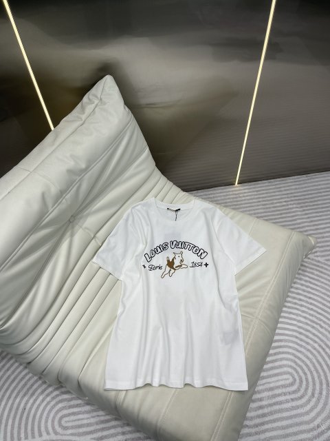 絶対欲しい！ ルイヴィトン服コピー男女兼用  Louis Vuitton   Tシャツ  ルイヴィトン服0116