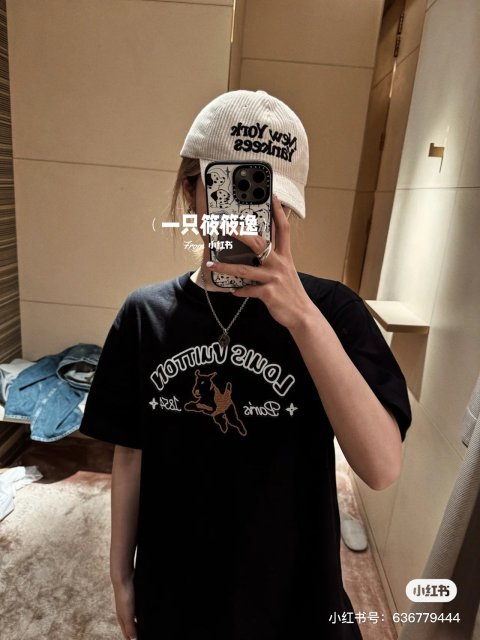 絶対欲しい！ ルイヴィトン服コピー男女兼用  Louis Vuitton   Tシャツ  ルイヴィトン服0116