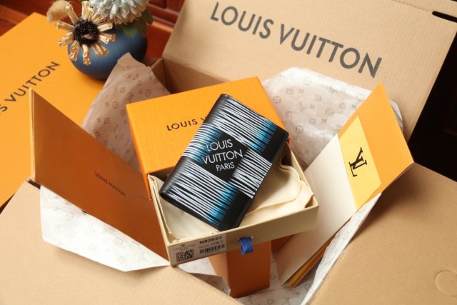 ★日本!!人気！ ルイヴィトンカードケース財布コピー   Louis Vuitton  ルイヴィトン財布 M82822