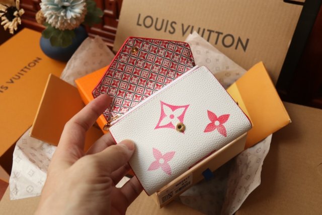 入手困難品！ルイヴィトン折り財布コピー  Louis Vuitton ルイヴィトン財布M82406