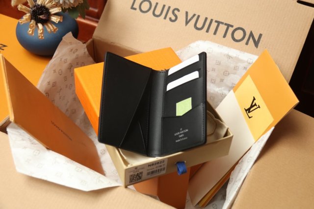 ★日本!!人気！ ルイヴィトンカードケース財布コピー   Louis Vuitton  ルイヴィトン財布 M82822