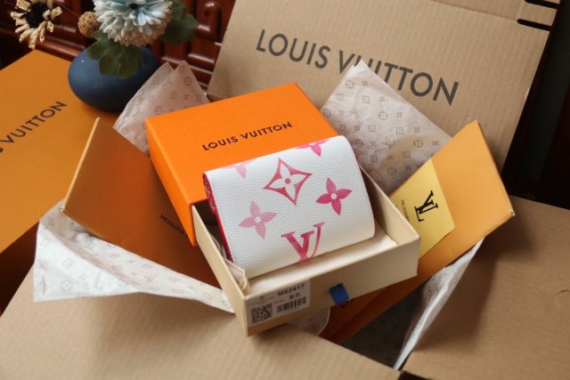 入手困難品！ルイヴィトン折り財布コピー  Louis Vuitton ルイヴィトン財布M82406