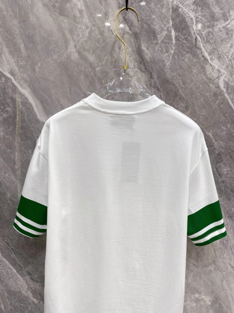 入手困難品！グッチ服コピー  2色  Tシャツ  GUCCI  グッチ服0067