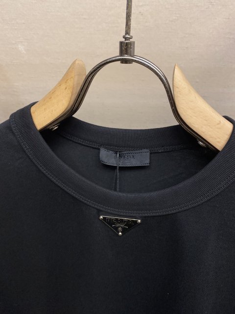 超希少！ プラダ服コピー 2色   Tシャツ PRADA    プラダ服0124