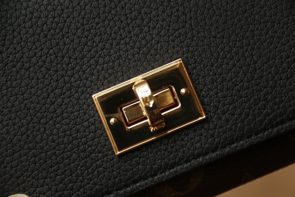 高品質 一目惚れ★ ルイヴィトン折り財布コピー 2色  Louis Vuitton ルイヴィトン財布 M82398