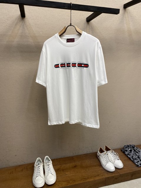 超希少！グッチ服コピー 男女兼用   Tシャツ  GUCCI  グッチ服0067