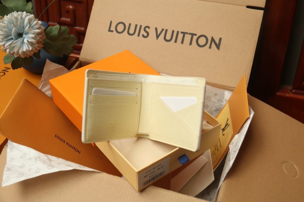 ☆超人気☆ ルイヴィトン折り財布コピー 2色  Louis Vuitton ルイヴィトン財布 M66543