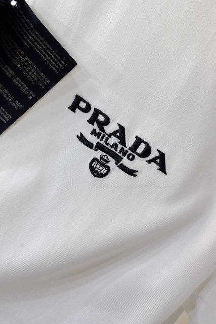 【目を惹く☆】 プラダ服コピー 2色   Tシャツ PRADA    プラダ服0120