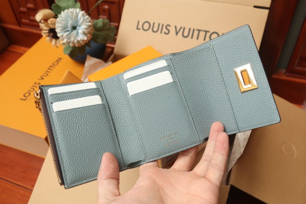 高品質 一目惚れ★ ルイヴィトン折り財布コピー 2色  Louis Vuitton ルイヴィトン財布 M82398