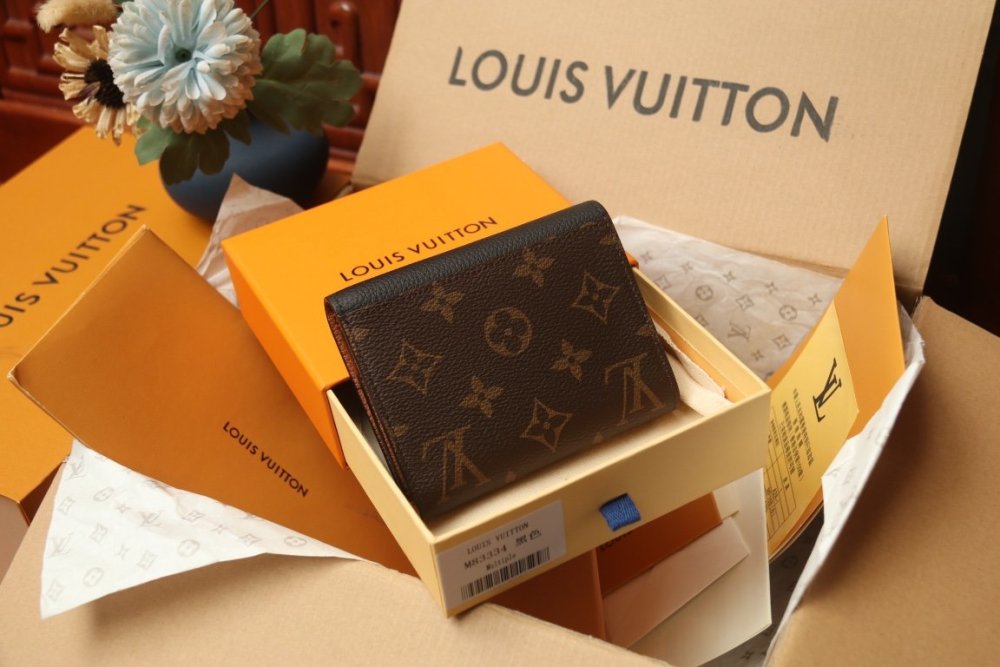 高品質 一目惚れ★ ルイヴィトン折り財布コピー 2色  Louis Vuitton ルイヴィトン財布 M82398