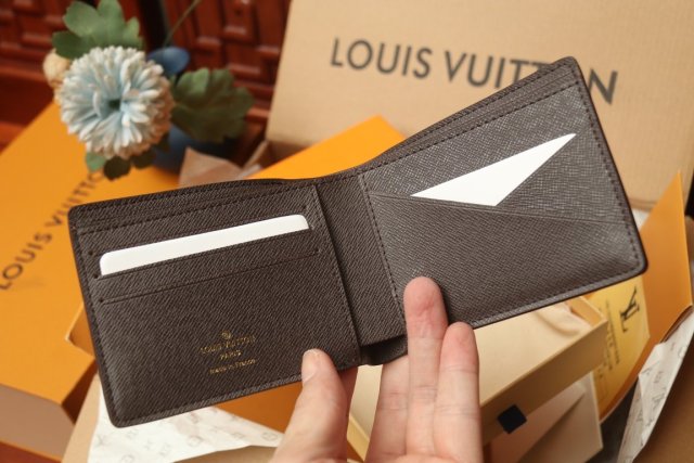 ☆超人気☆ ルイヴィトン折り財布コピー 2色  Louis Vuitton ルイヴィトン財布 M66543