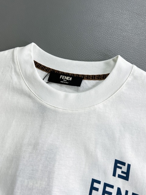 【目を惹く☆】フェンディ服コピー 2色  FENDI   Tシャツ   フェンディ服0091