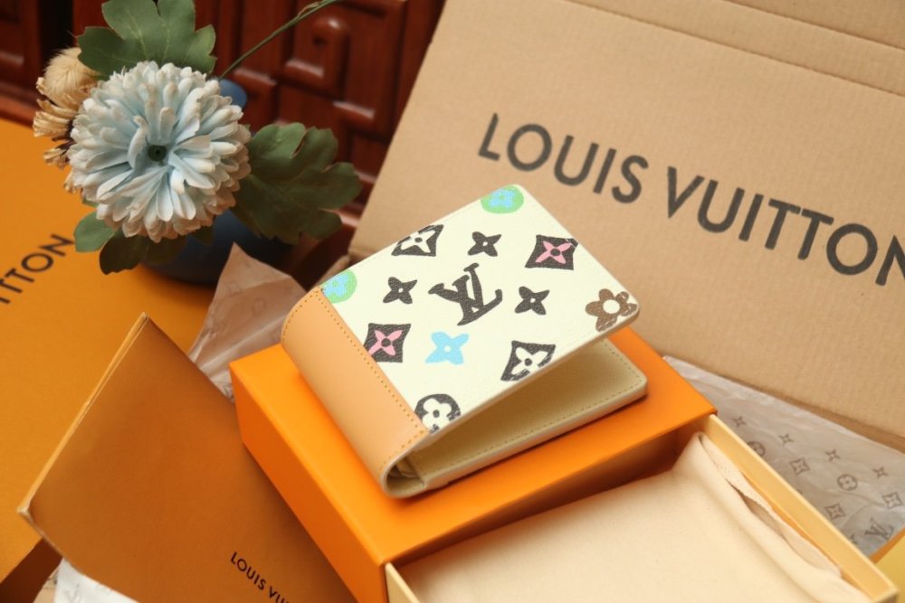 ☆超人気☆ ルイヴィトン折り財布コピー 2色  Louis Vuitton ルイヴィトン財布 M66543