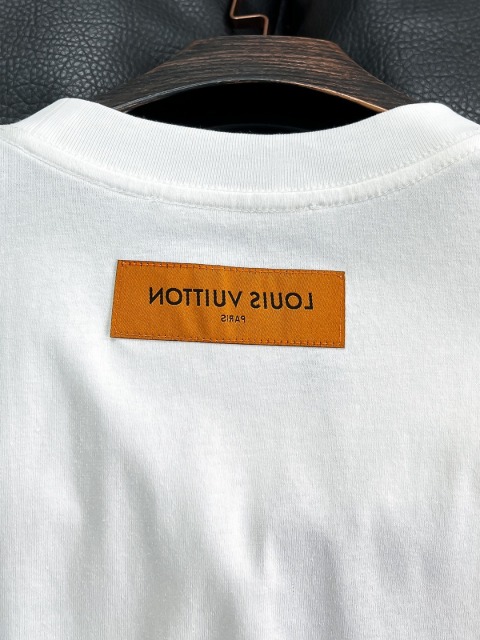 完売前に！ ルイヴィトン服コピー  Tシャツ 2色  Louis Vuitton ルイヴィトン服0239