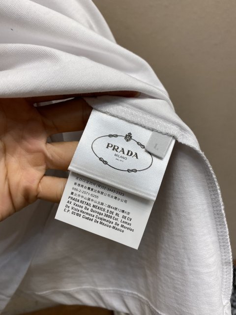 超希少！ プラダ服コピー 2色   Tシャツ PRADA    プラダ服0124
