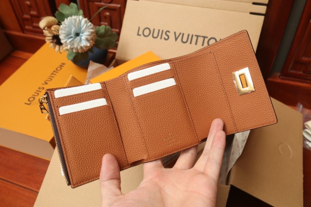 高品質 一目惚れ★ ルイヴィトン折り財布コピー 2色  Louis Vuitton ルイヴィトン財布 M82398