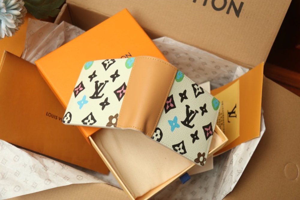 ☆超人気☆ ルイヴィトン折り財布コピー 2色  Louis Vuitton ルイヴィトン財布 M66543
