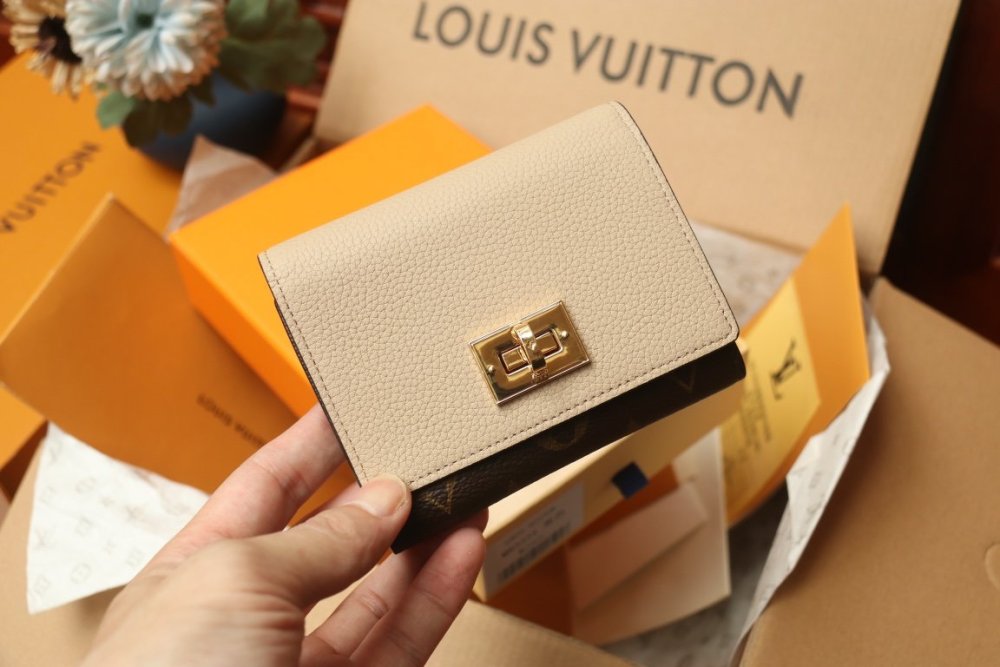 高品質 一目惚れ★ ルイヴィトン折り財布コピー 2色  Louis Vuitton ルイヴィトン財布 M82398