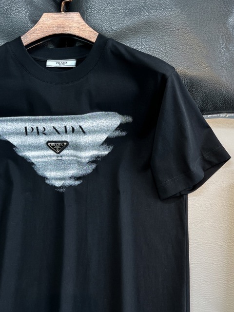 入手困難品！ プラダ服コピー 2色   Tシャツ PRADA    プラダ服0123