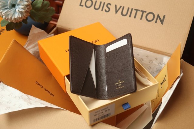 国内発送★ ルイヴィトンカードケース財布コピー 2色  Louis Vuitton  ルイヴィトン財布M83337 M83336