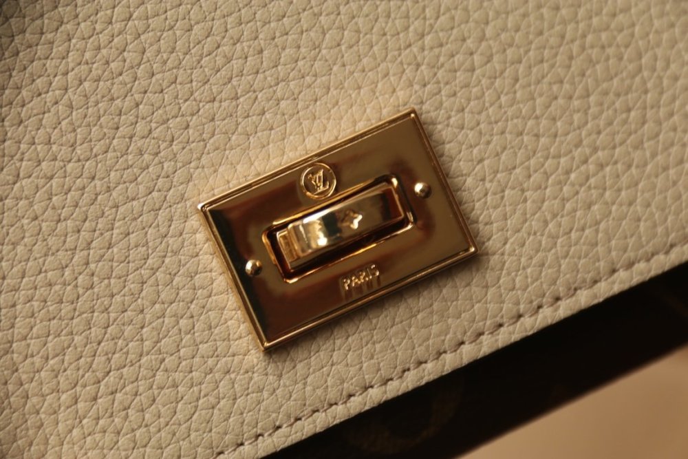 高品質 一目惚れ★ ルイヴィトン折り財布コピー 2色  Louis Vuitton ルイヴィトン財布 M82398