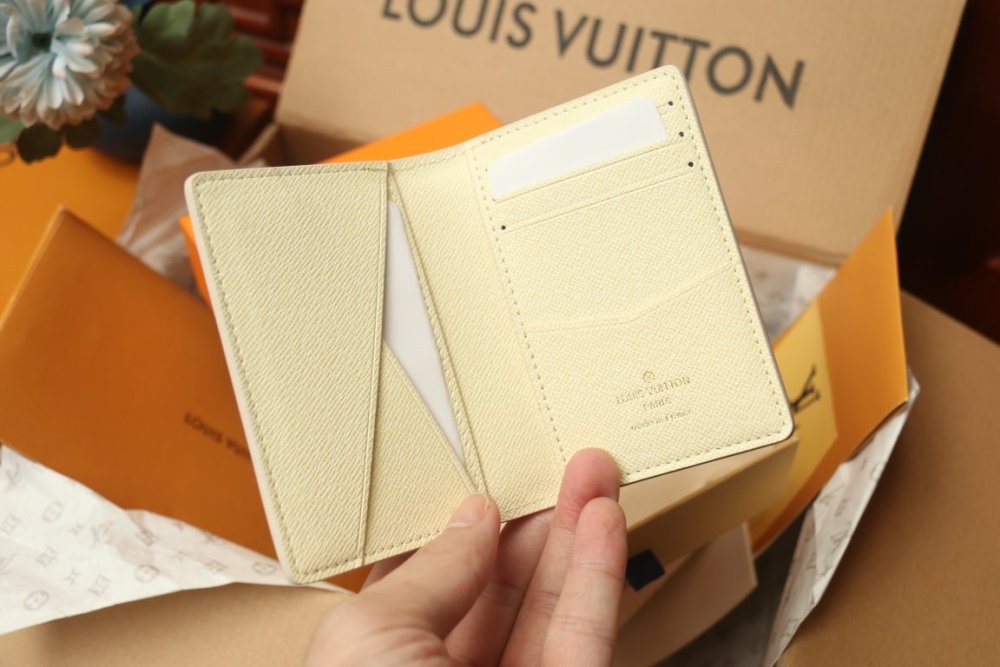 国内発送★ ルイヴィトンカードケース財布コピー 2色  Louis Vuitton  ルイヴィトン財布M83337 M83336