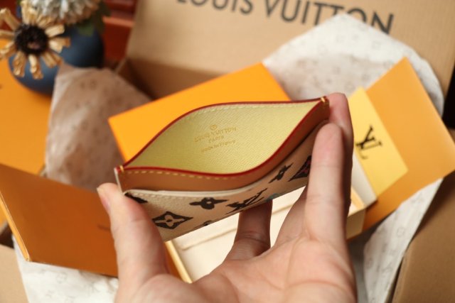 欲しい★超限定★ ルイヴィトンカードケース財布コピー 2色  Louis Vuitton  ルイヴィトン財布M83348