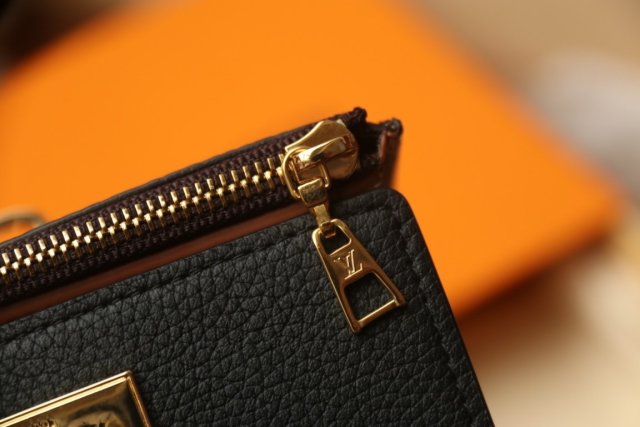 高品質 一目惚れ★ ルイヴィトン折り財布コピー 2色  Louis Vuitton ルイヴィトン財布 M82398