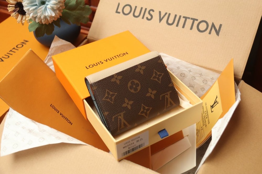 高品質 一目惚れ★ ルイヴィトン折り財布コピー 2色  Louis Vuitton ルイヴィトン財布 M82398