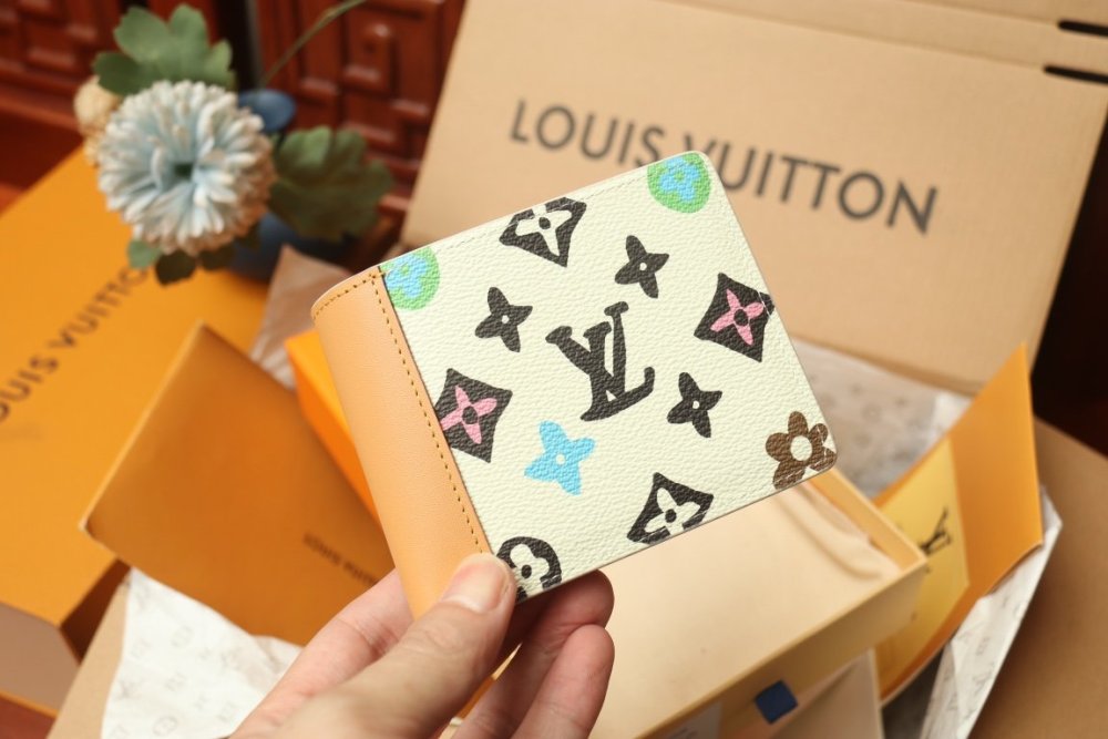 ☆超人気☆ ルイヴィトン折り財布コピー 2色  Louis Vuitton ルイヴィトン財布 M66543