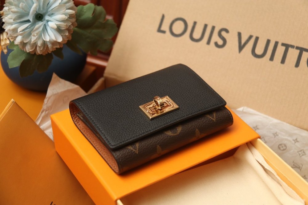 高品質 一目惚れ★ ルイヴィトン折り財布コピー 2色  Louis Vuitton ルイヴィトン財布 M82398