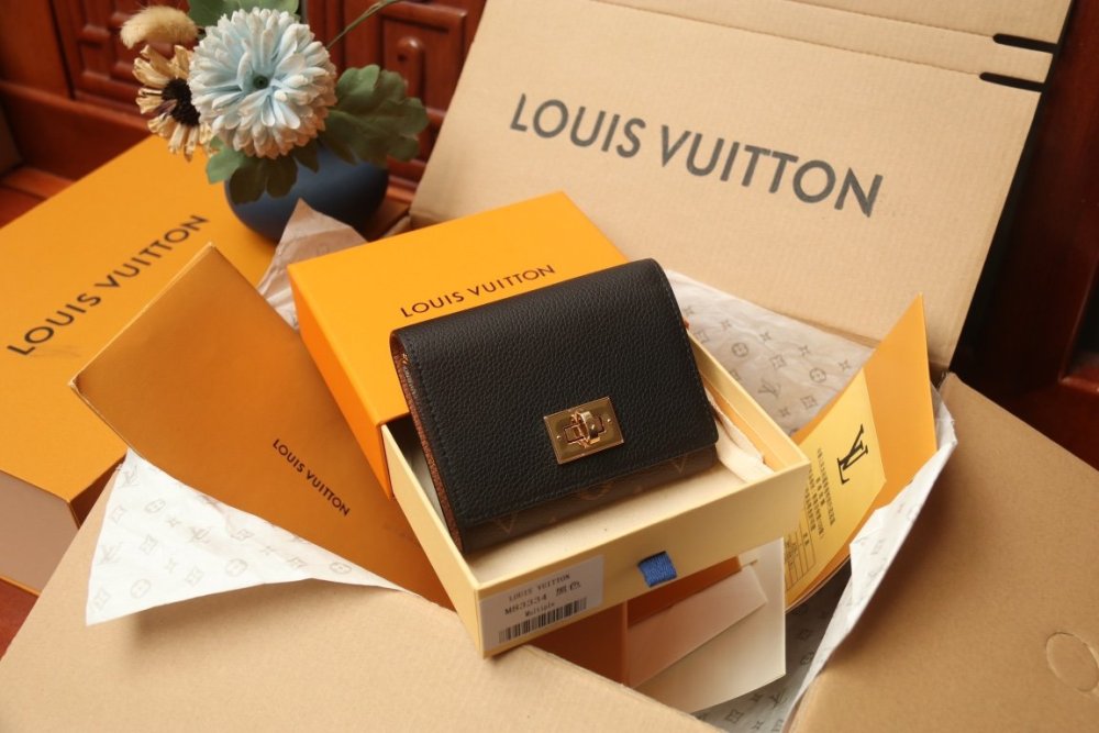 高品質 一目惚れ★ ルイヴィトン折り財布コピー 2色  Louis Vuitton ルイヴィトン財布 M82398