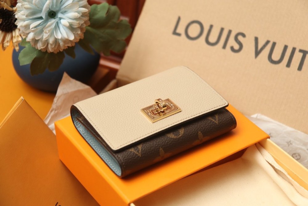 高品質 一目惚れ★ ルイヴィトン折り財布コピー 2色  Louis Vuitton ルイヴィトン財布 M82398