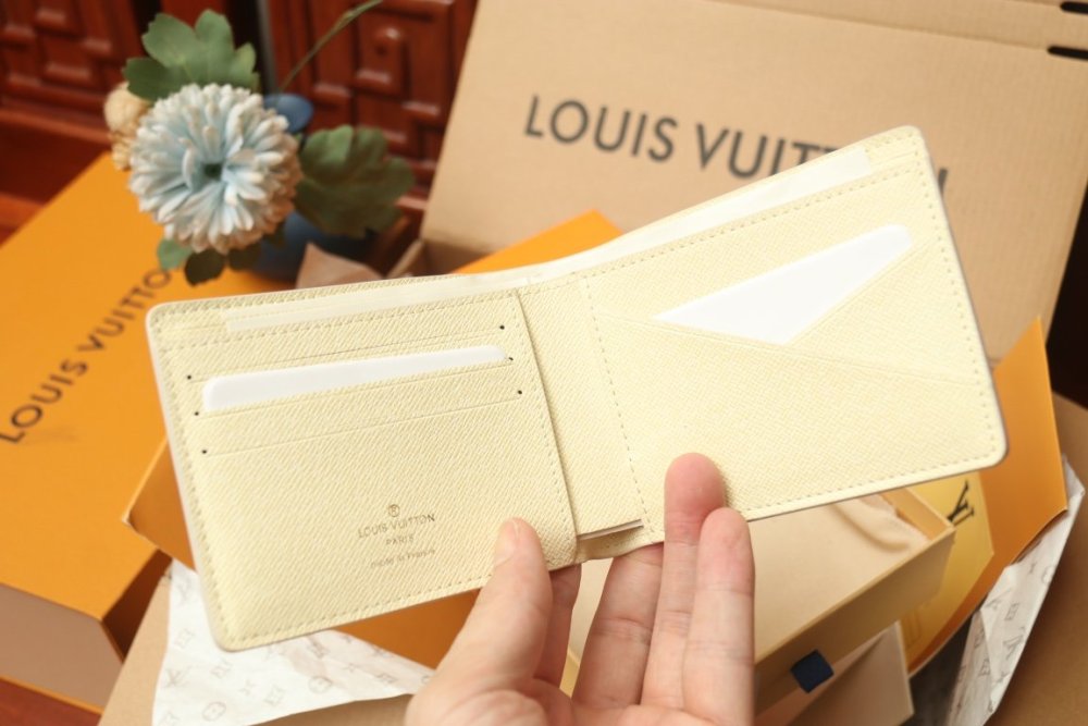 ☆超人気☆ ルイヴィトン折り財布コピー 2色  Louis Vuitton ルイヴィトン財布 M66543