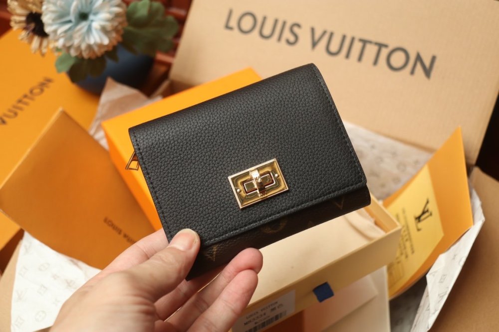 高品質 一目惚れ★ ルイヴィトン折り財布コピー 2色  Louis Vuitton ルイヴィトン財布 M82398
