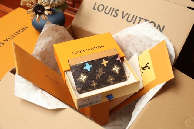 欲しい★超限定★ ルイヴィトンカードケース財布コピー 2色  Louis Vuitton  ルイヴィトン財布M83348