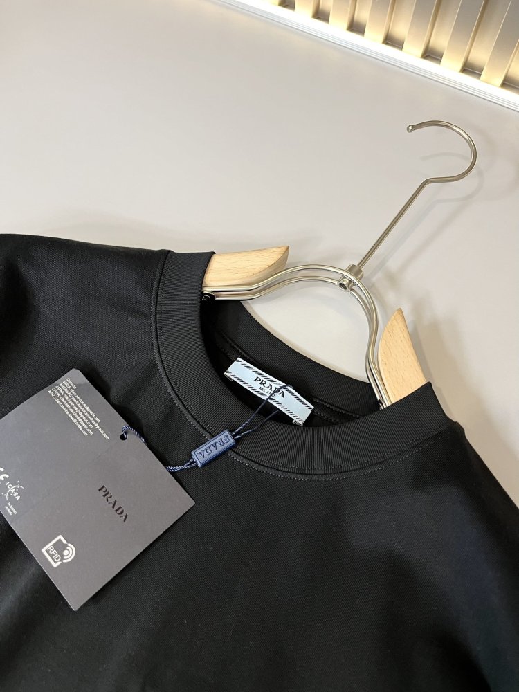 《人気★》プラダ服コピー 2色  男女兼用  Tシャツ PRADA    プラダ服0125