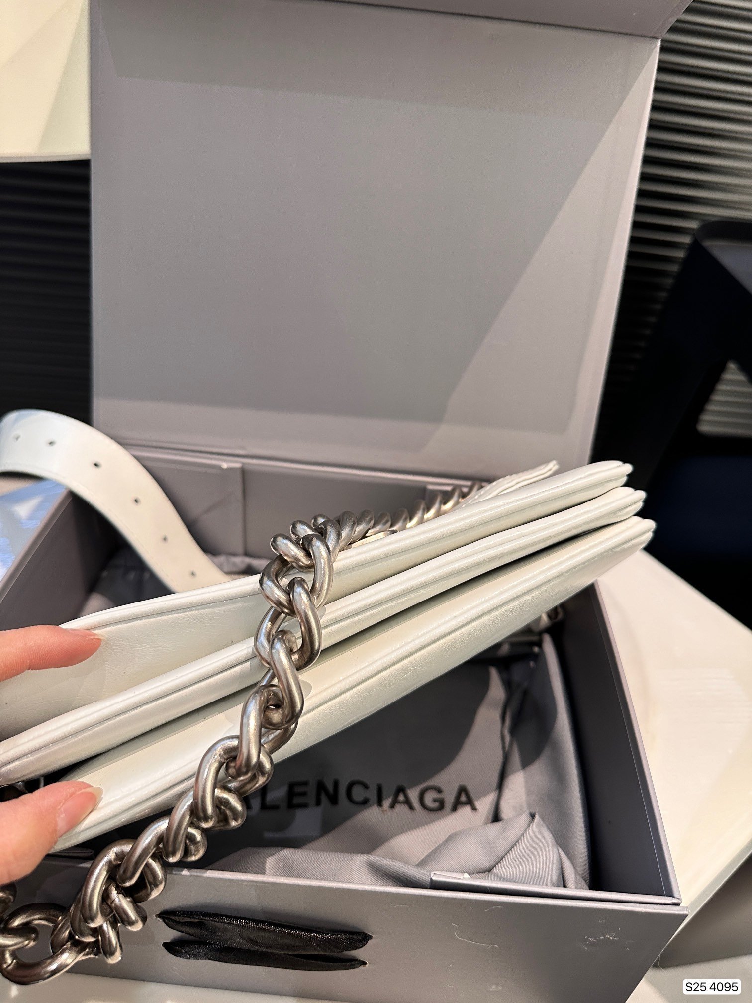 最安値挑戦    バレンシアガバッグコピー   男女兼用   2色  BALENCIAGA   バレンシアガバッグ0047