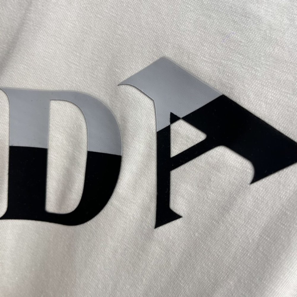 世界中で大人気★ プラダ服コピー 2色  男女兼用  Tシャツ PRADA    プラダ服0129