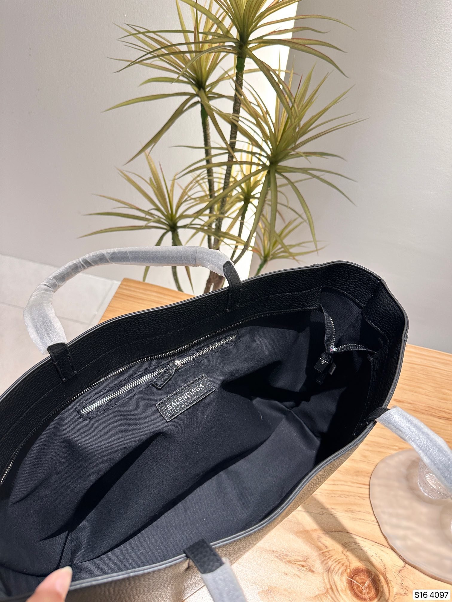 超希少！  バレンシアガバッグコピー   BALENCIAGA   バレンシアガバッグ0046