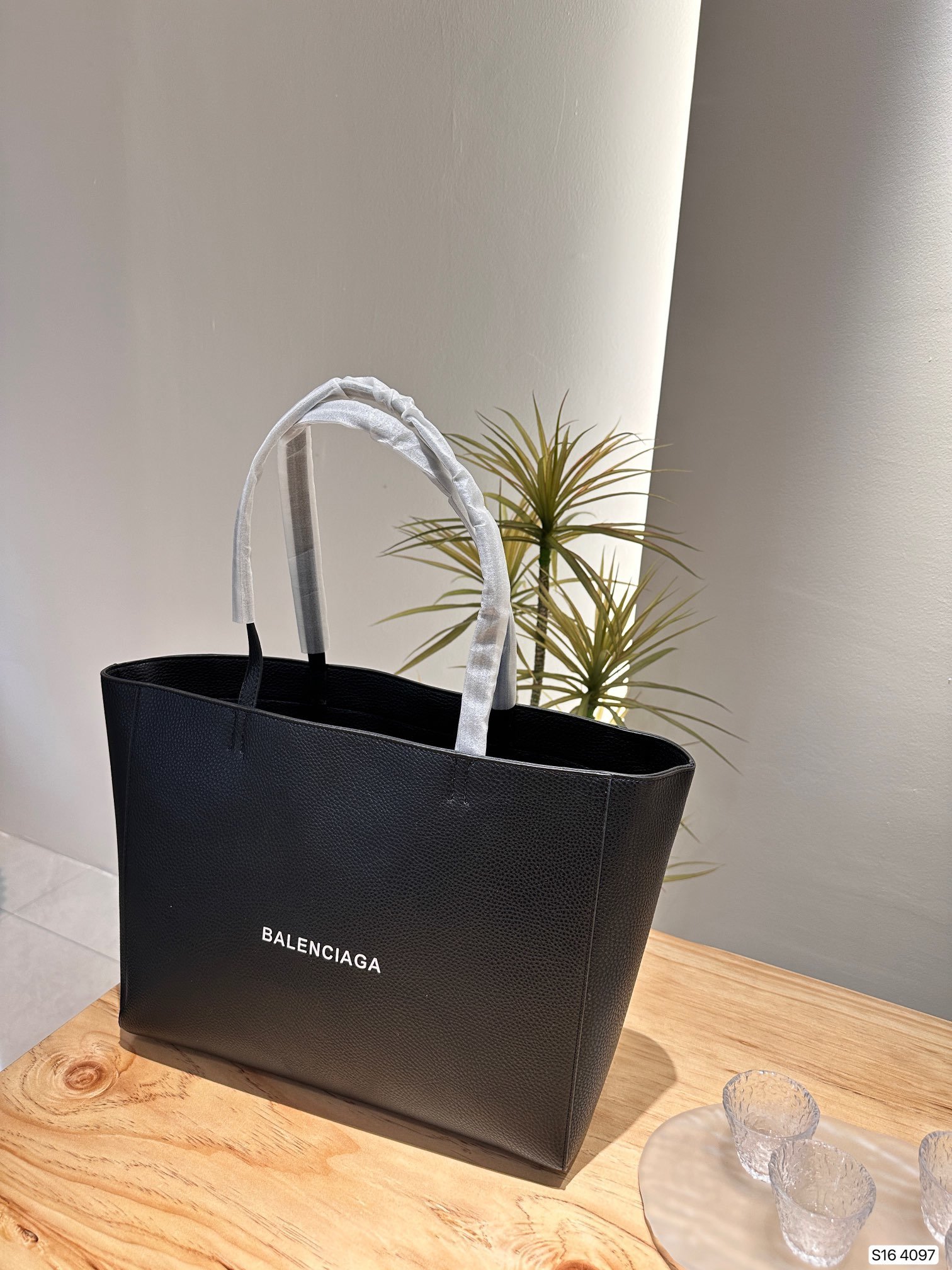 超希少！  バレンシアガバッグコピー   BALENCIAGA   バレンシアガバッグ0046