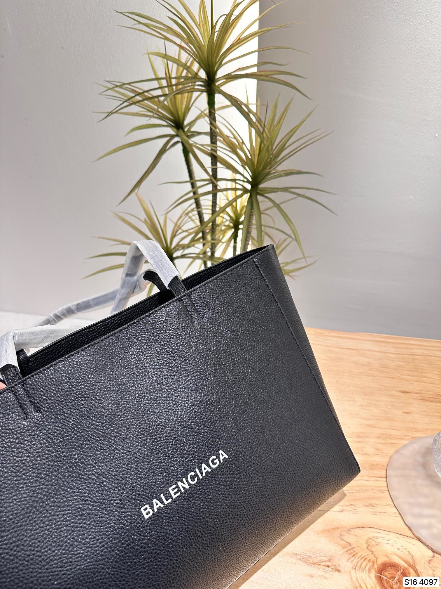 超希少！  バレンシアガバッグコピー   BALENCIAGA   バレンシアガバッグ0046