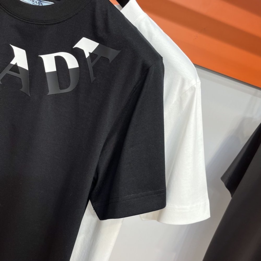 世界中で大人気★ プラダ服コピー 2色  男女兼用  Tシャツ PRADA    プラダ服0129