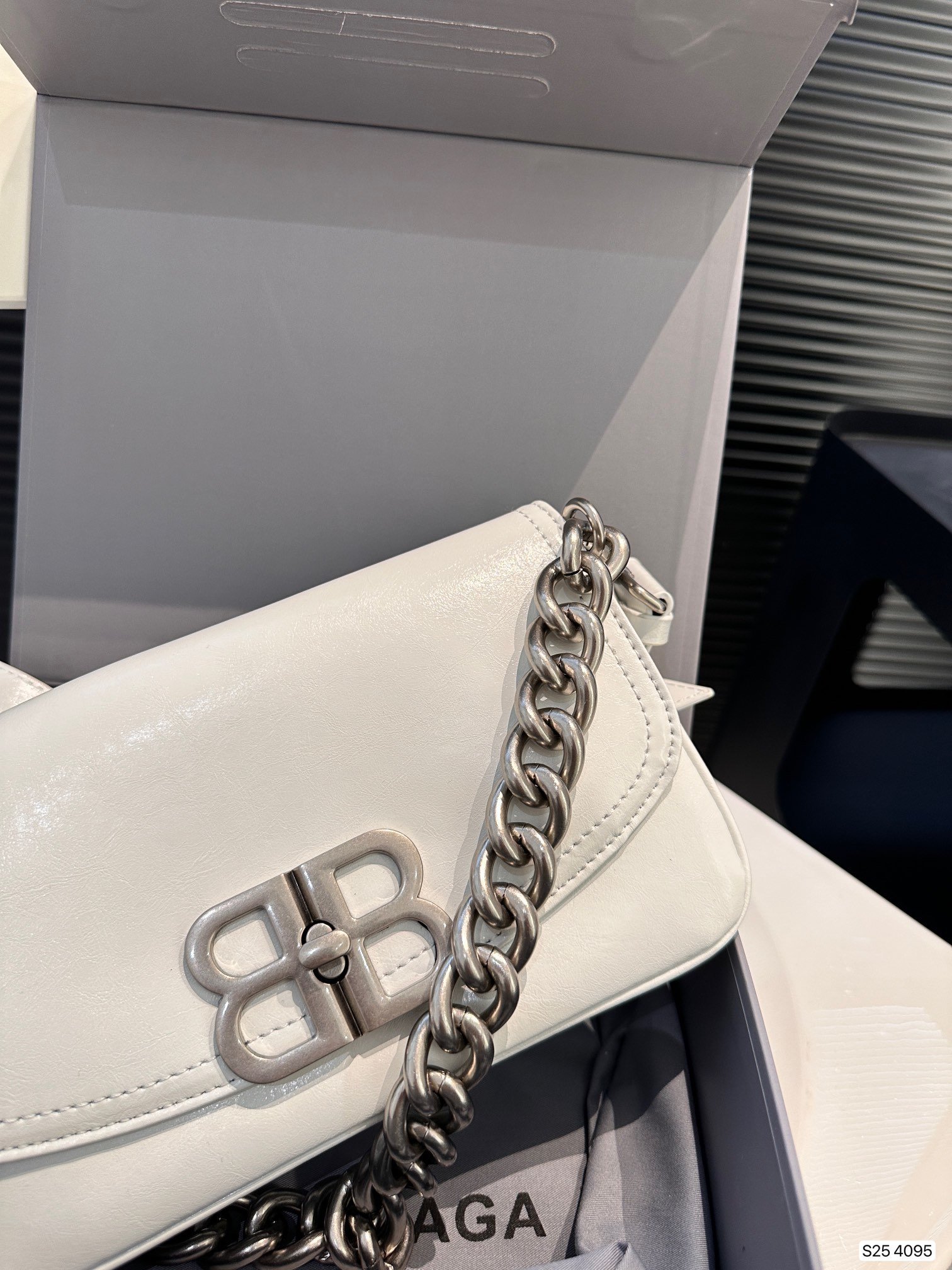 最安値挑戦    バレンシアガバッグコピー   男女兼用   2色  BALENCIAGA   バレンシアガバッグ0047
