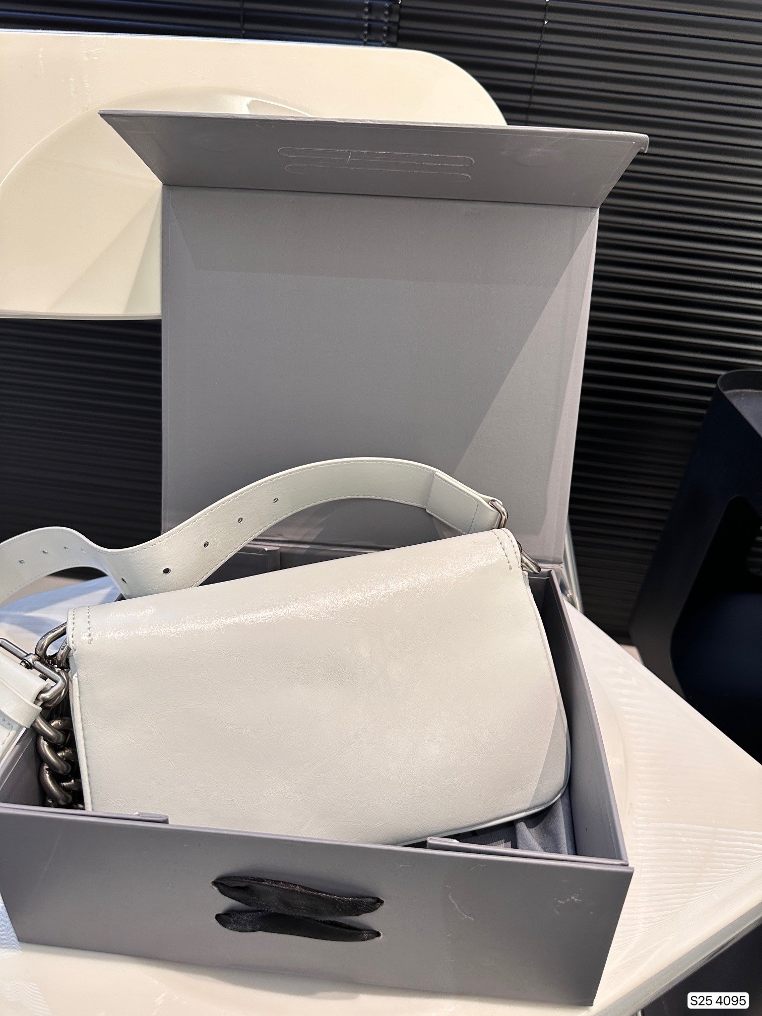 最安値挑戦    バレンシアガバッグコピー   男女兼用   2色  BALENCIAGA   バレンシアガバッグ0047