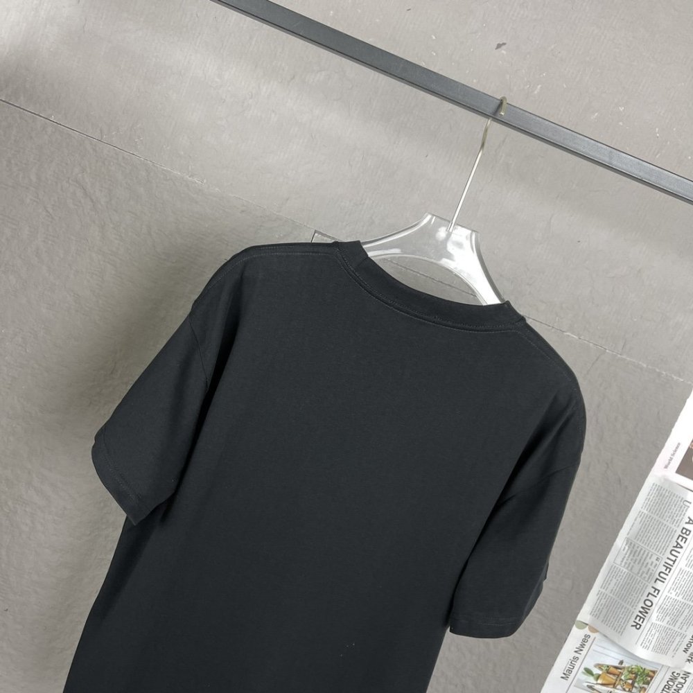 最安値挑戦   ロエベ 服コピー  2色    LOEWE   Tシャツ  ロエベ服0107